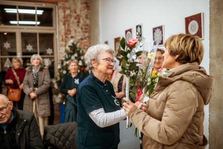 Klekljane čipke Rezke Kordež in Sekcije Lipa Ravne pri Društvu klekljaric Koroške  odprtje občasne razstave (7)
